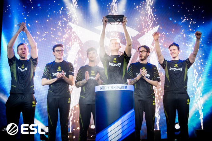 更是因男子 更是因男子