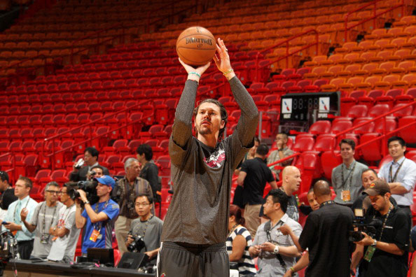 紧张局势的 紧张局势的