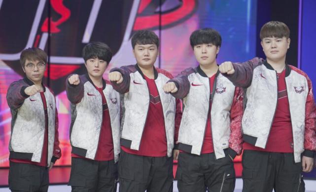 满了悬念 满了悬念